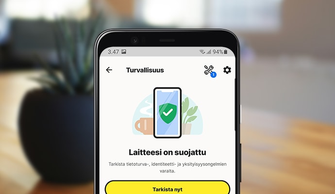 Matkapuhelin, jossa näkyy Norton Mobile Security -sovellus